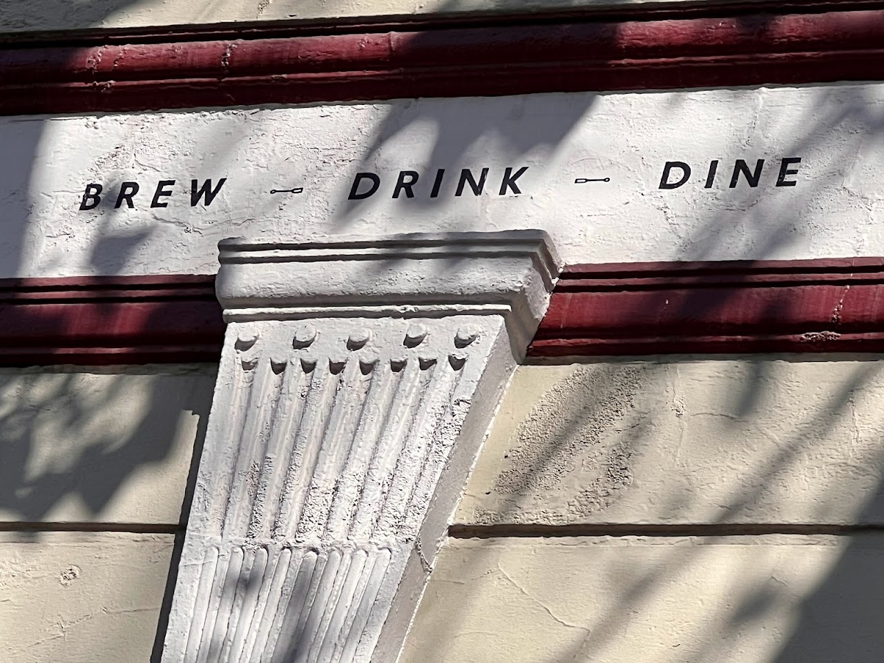Brew drink dine sign at Endeavour Tap Rooms